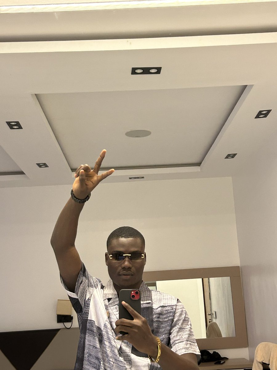 AlegeOfficial's tweet image. Name: 🅰️lege-Official^₿💎
Age : 18
Salary: 5 figs
Mindset: Go Hard or Go Home.
Quacking @idOS_network
Bullish on: Verifying KYC & Reply guys
You? 👀