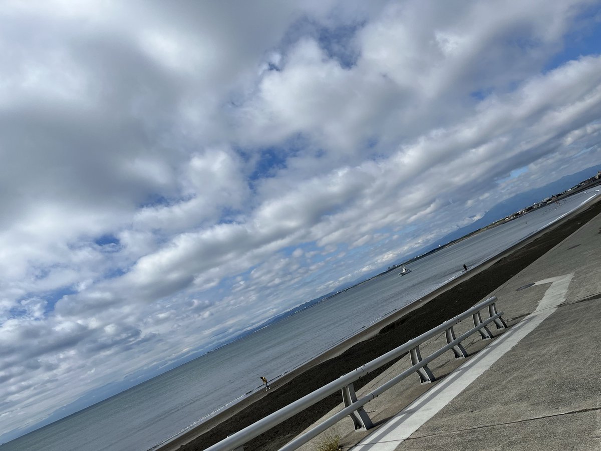 ritfw_'s tweet photo. ちょっと海岸で一服して来た
#enosui_com https://t.co/reBbHkFDEt