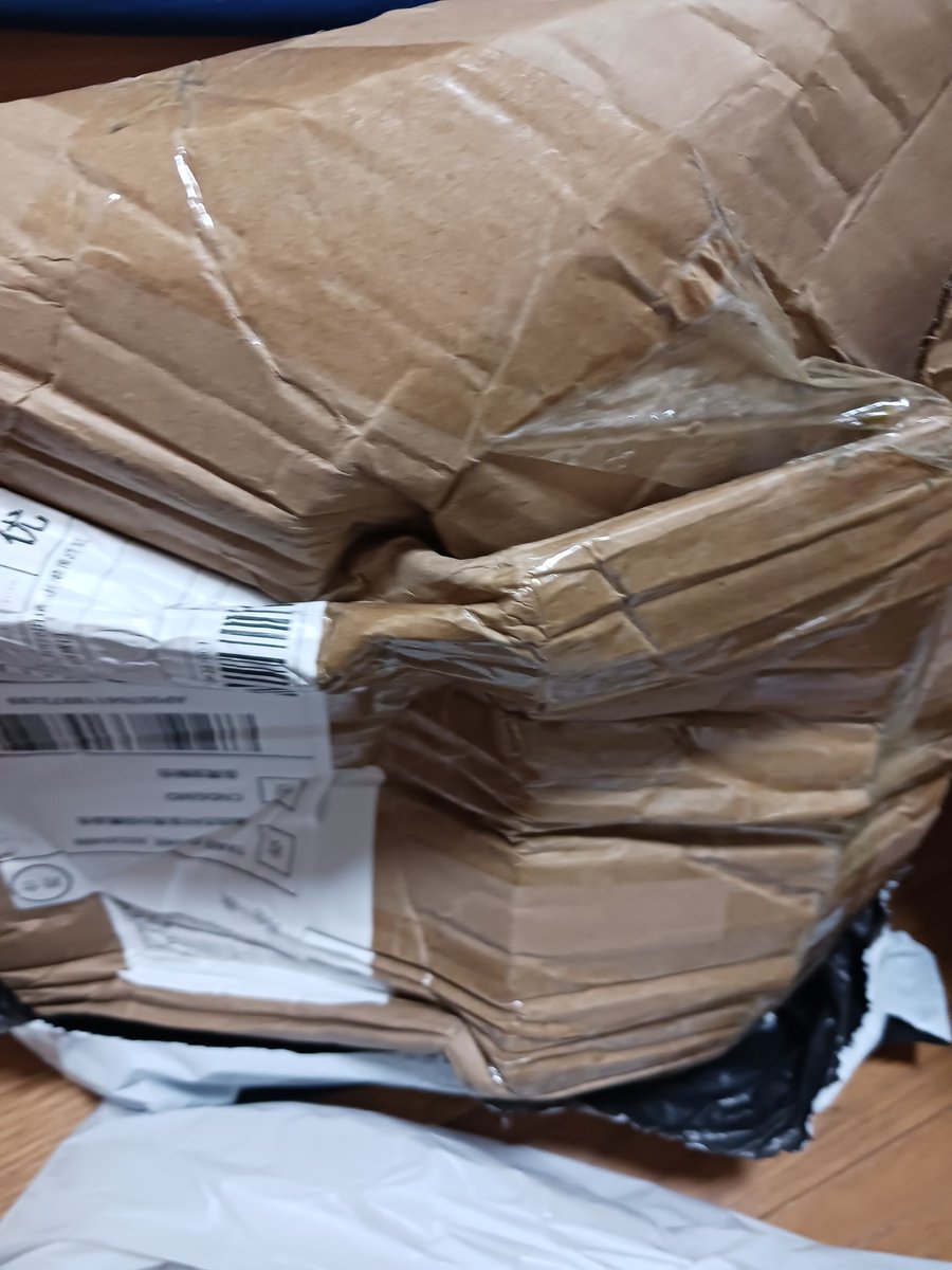 アリエクで時計磨き1つ買ったら謎に革製品用プラスチック用インテリア用の補修剤がおまけでついてきた😲

梱包はクソオブクソだったけど嬉しい🥹