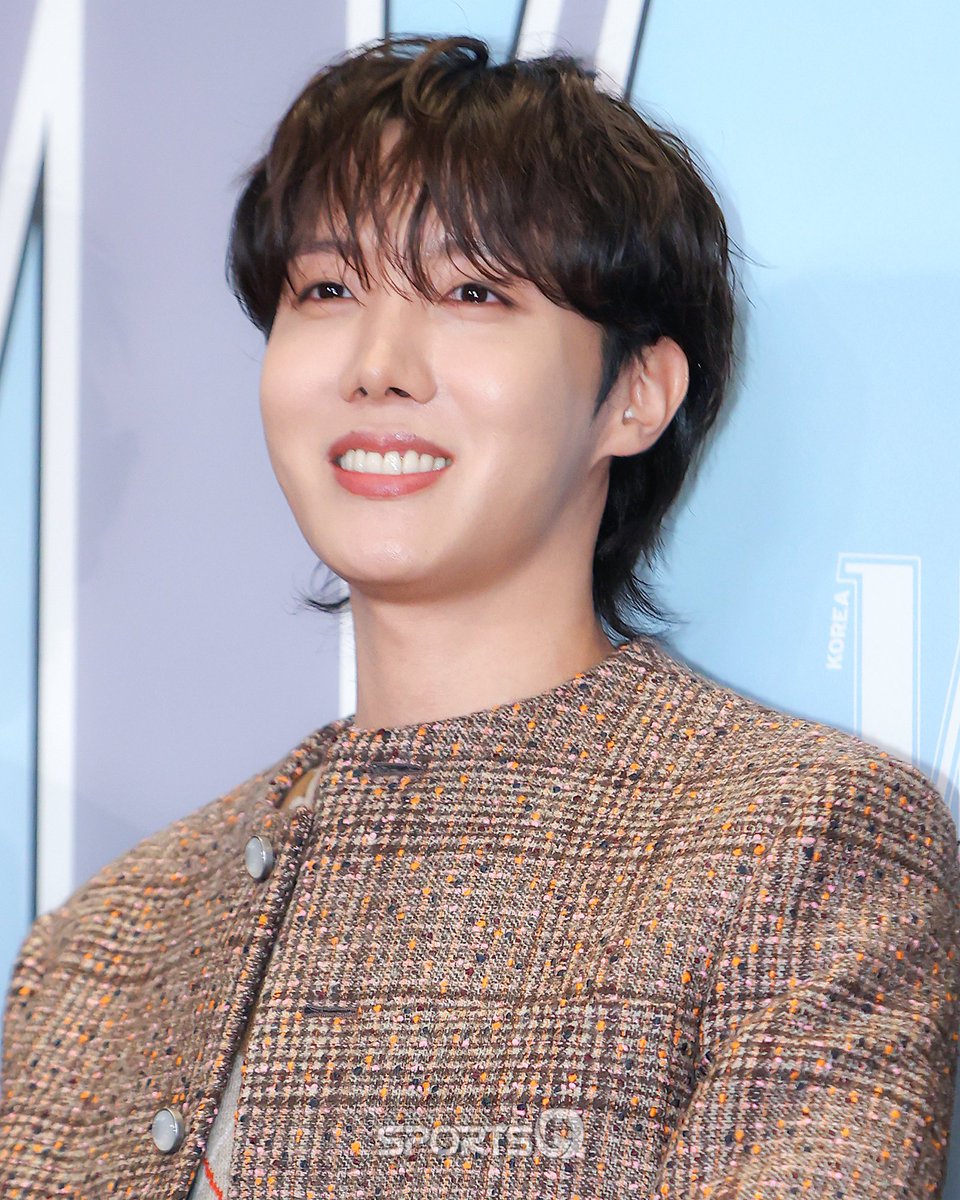 [#포토Q] 251015 ‘제이홉’ W Korea ‘LOVE YOUR W’

📌sportsq.co.kr/news/articleVi…

#제이홉 #jhope
#BTS
#LoveYourW #LoveYourW2025