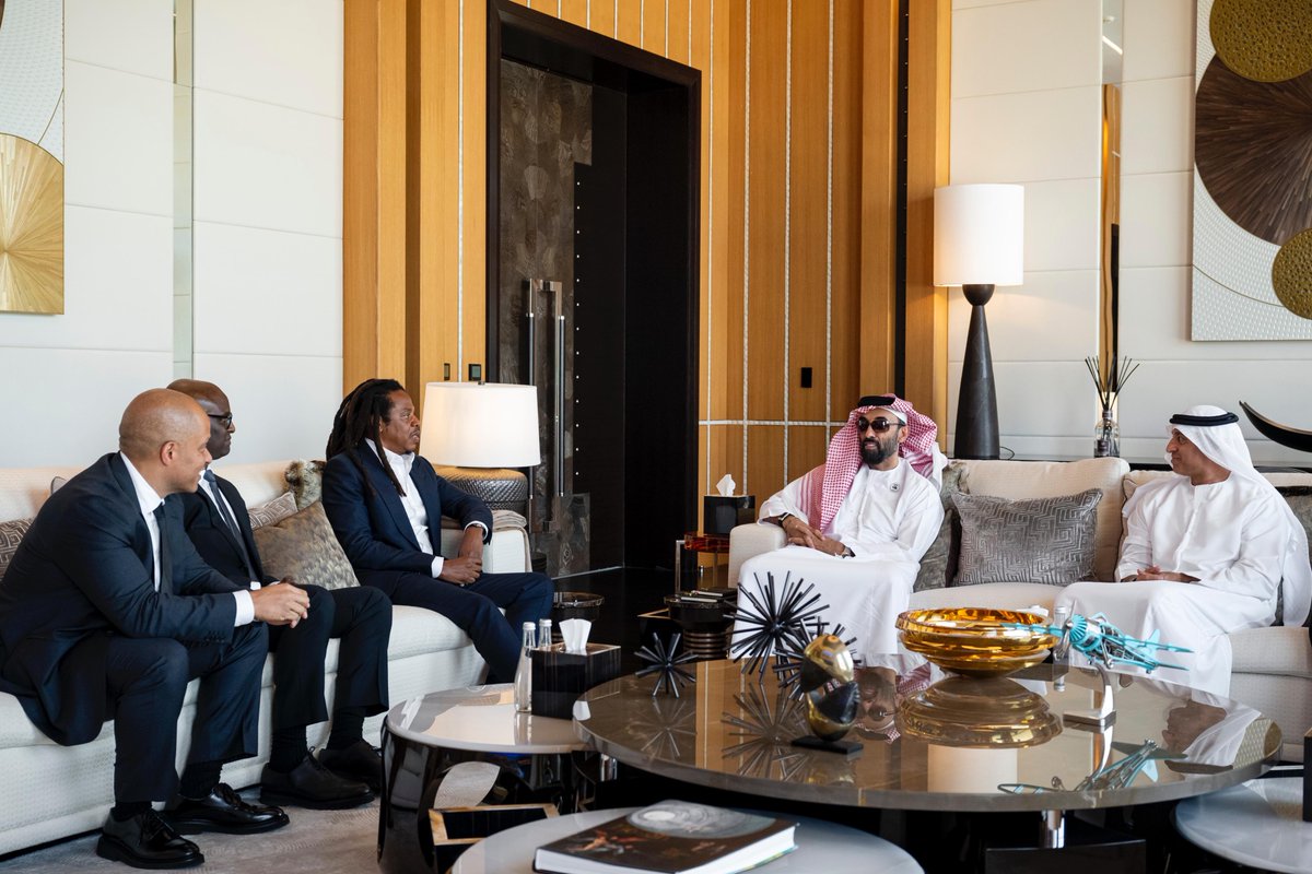 hhtbzayed's tweet image. التقيت شون «جاي-زي» كارتر، رئيس شركة «روك نيشن»، برفقة جاي براون، نائب الرئيس، وإلبيرت أونيل روبنسون جونيور، الرئيس التنفيذي لشركة «مارسي بن كابيتال بارتنرز»، حيث ناقشنا مستقبل قطاع الترفيه والتحولات التكنولوجية التي يقودها الذكاء الاصطناعي في هذا المجال الحيوي، وأهمية تحقيق…