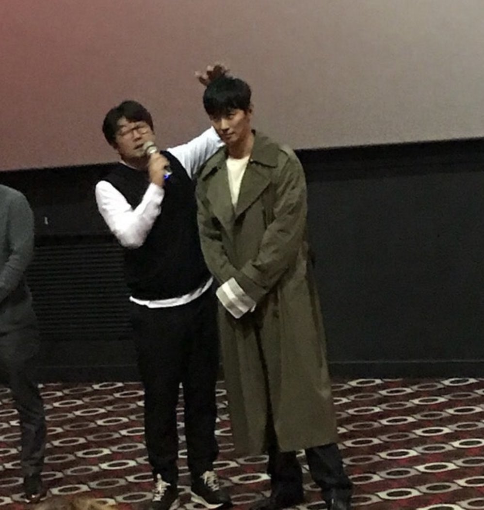 debiilil's tweet photo. 무대인사를 영원히 갈망하고..원하고..뭐시기 https://t.co/i716fIQ2do