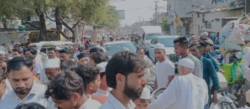 bstvlive's tweet image. रूड़की: प्राइवेट बस की चपेट में आए तीन स्कूली छात्र

➡हादसे में 2 छात्रों की मौत,एक की हालत गंभीर
➡दर्दनाक सड़क हादसे CCTV कैमरे में हुआ कैद
➡गंगनहर कोतवाली के देहरादून मार्ग पर हादसा 

#RudkiAccident #SchoolStudents #RoadAccident  @UttrakhandPoli2