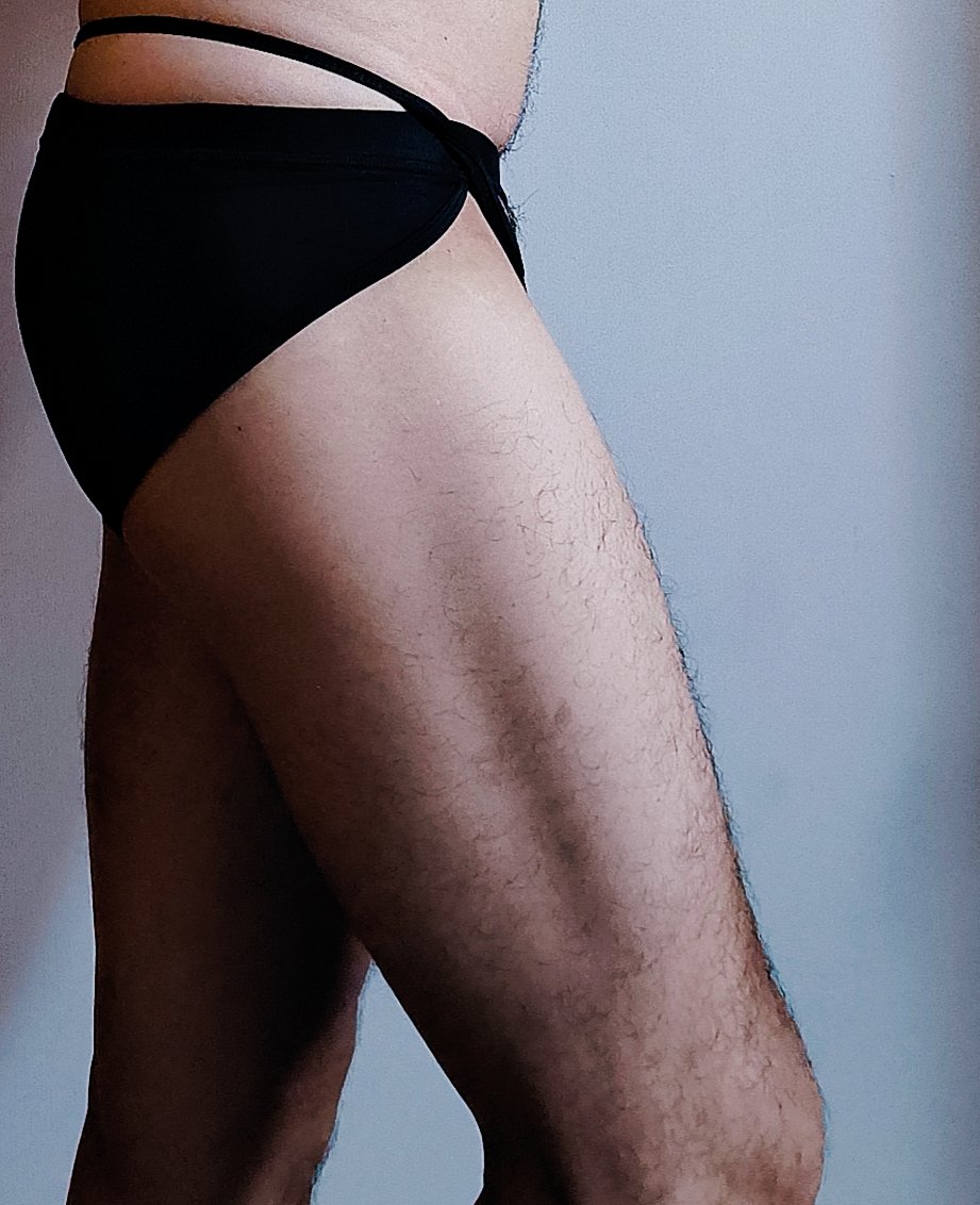 趁著有生日購物金買個盲盒Do一下
原本想說應該會是拿到普通那款
沒想到反而是色色的這款😱🙄
但每次穿這種設計款
都會在除不除毛中天人交戰...