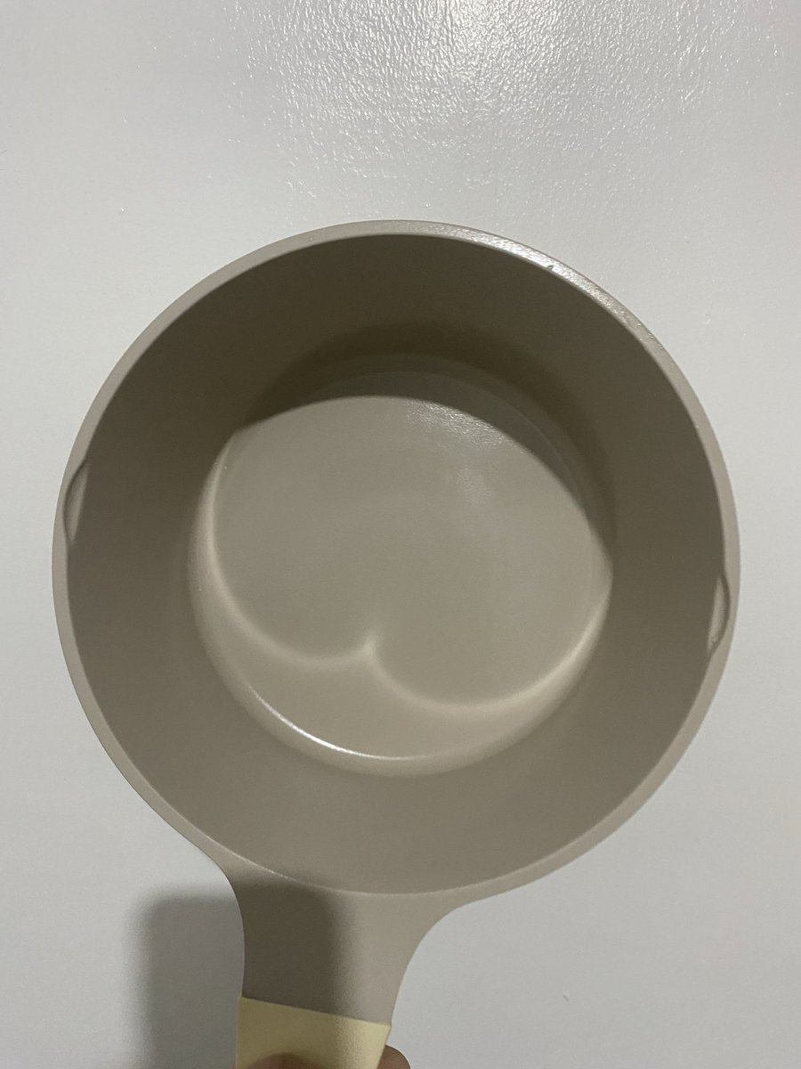 Pot acquired! Thank you so much Hoebits 🥺🥺

(Funnily enough, my dad delivered it to my apt too xD)