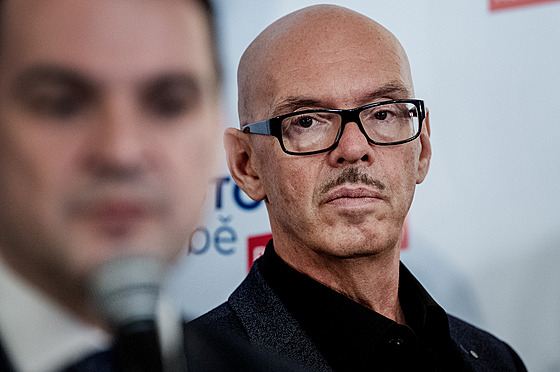 Je obrovskou záhadou, kdo na Filipa Turka z jeho nejbližšího okolí a přátel donáší a udává ho svému velícímu důstojníkovi. 😜