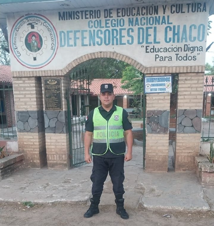 policia_py's tweet image. 🚔📷#𝗘𝘀𝗰𝘂𝗲𝗹𝗮𝗦𝗲𝗴𝘂𝗿𝗮 | Cobertura de seguridad y regulación de tránsito en el marco de protección en áreas de Centros Educativos durante entrada de alumnos en Presidente Hayes.
@MDI_Paraguay