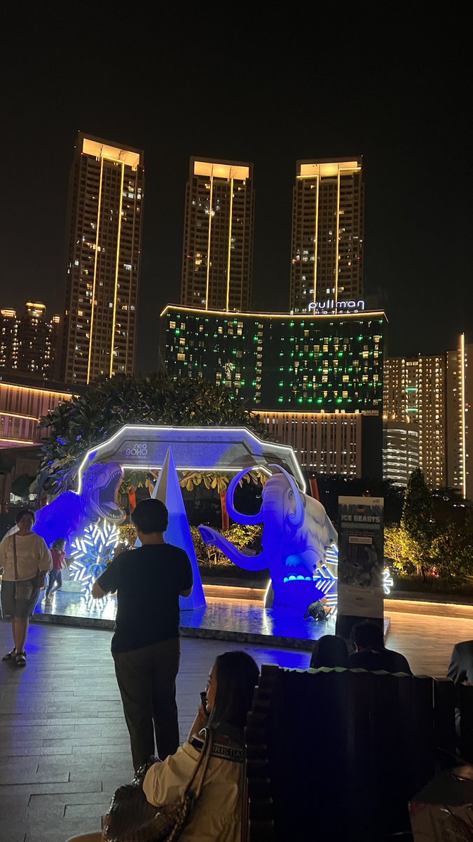 Dhamenha's tweet photo. #جاكرتا السنترال، مركز "سنترال بارك" التجاري (Central Park Mall)، فندق بولمان جاكرتا سنترال بارك (Pullman Jakarta Central Park)، 
#اندونيسيا
https://t.co/otEkqzkoUV https://t.co/qGGYcT5i3m