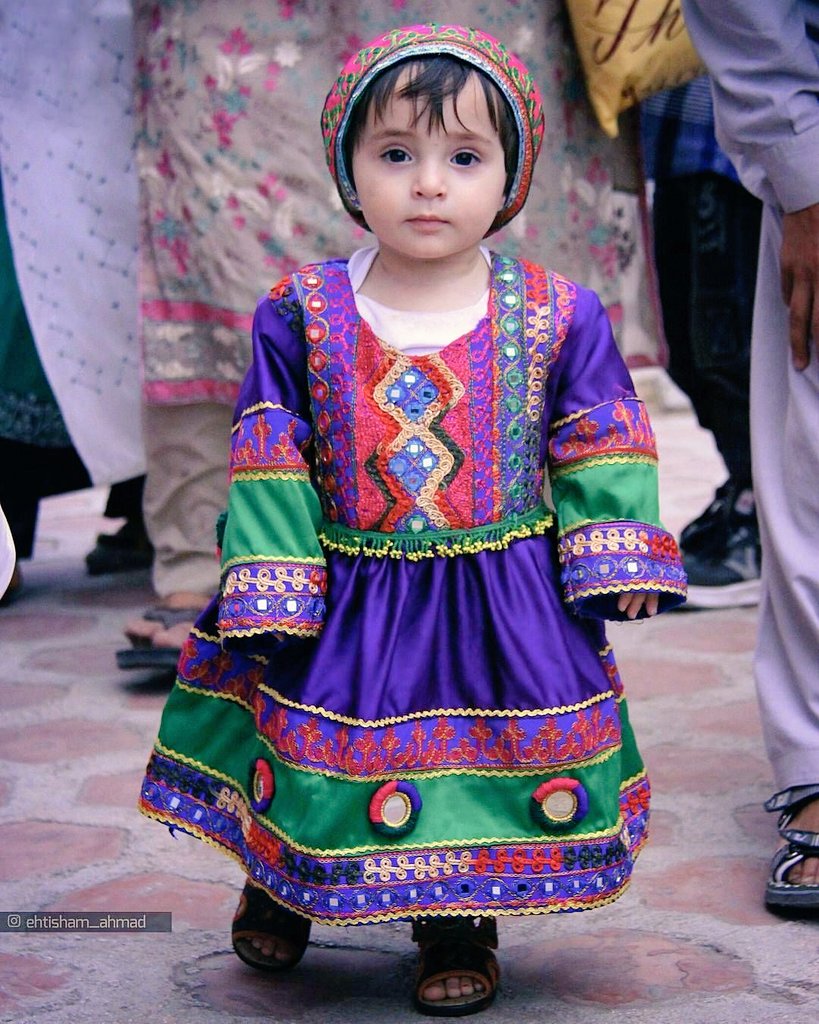 womensart1's tweet image. In 2021 Afghan women started an online campaign to protest the Taliban's female dress code by posting photos of what traditional Afghan clothes look like #AfghanWomen
#WomensArt
