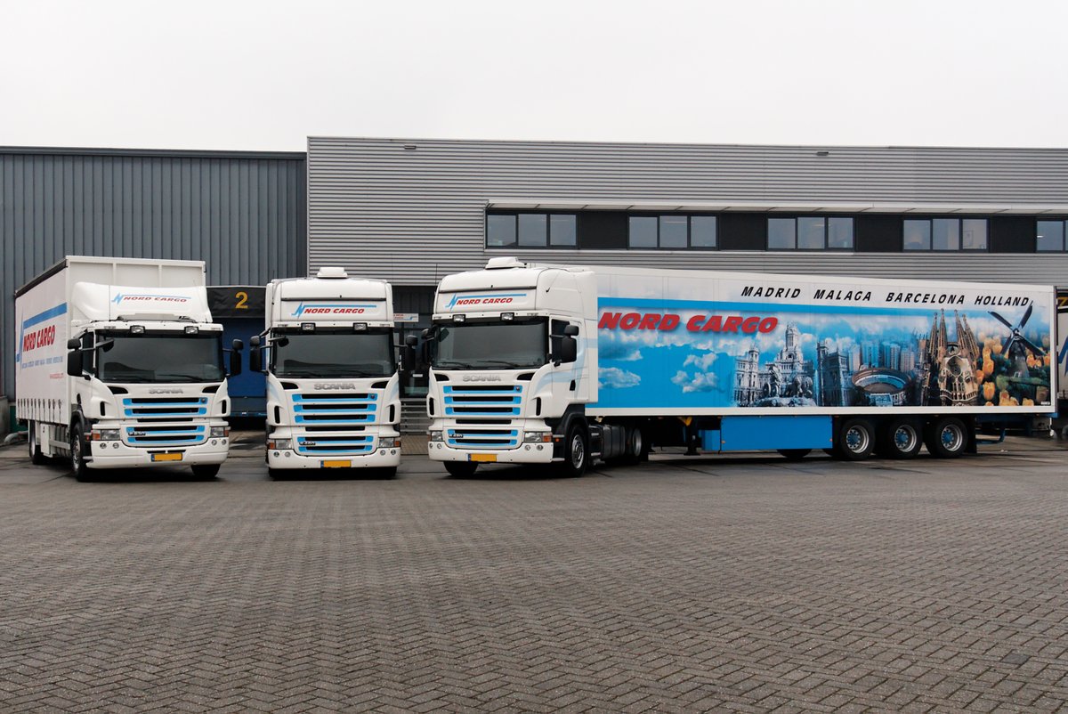 NordCargo's tweet photo. Een mooie foto van onze trailers bij ons pand in Moerdijk uit de oude doos.

#nordcargo #trailer #transport #transportspanje #groupage #goederenvervoer

https://t.co/zGVHm9reHK https://t.co/4jy1GcZ1iO