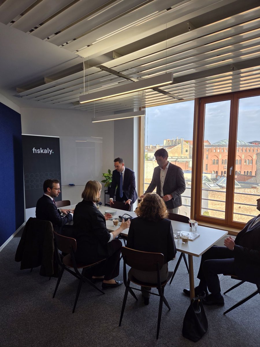 Staatssekretärin Barbara Eibinger-Miedl in #Berlin:
Bei den bilateralen Gesprächen &amp; Unternehmensbesuchen stand der Austausch über die neue EU-#Finanzbildungsstrategie &amp; #Finanzkompetenz für Eigenverantwortung in Europa im Fokus. 🇦🇹 ist Vorreiter mit 180+ Projekten &amp; #Finanznavi.