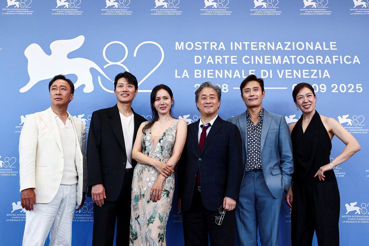 <no other choice> pioneers new approach to breaking even in korea’s struggling film industry

🔗 koreajoongangdaily.joins.com/news/2025-10-1…

with <no other choice>, park has taken that model to its logical extreme. the film recovered its entire 17 billion won budget before release through overseas