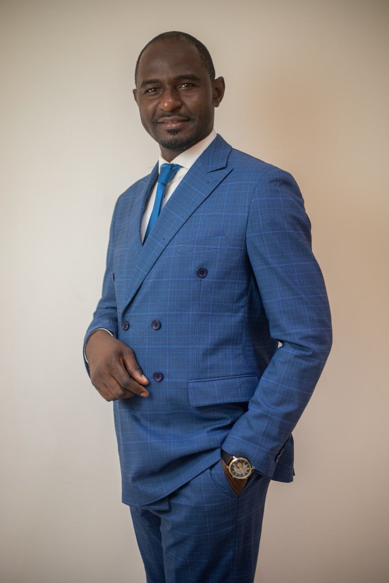 𝗨𝗻 𝗔𝗻𝗻𝗶𝘃𝗲𝗿𝘀𝗮𝗶𝗿𝗲, 𝘂𝗻𝗲 𝗩𝗶𝘀𝘀𝗶𝗼𝗻, 𝘂𝗻𝗲 𝗠𝗶𝘀𝘀𝗶𝗼𝗻 🎉 
Aujourd’hui, je célèbre bien plus qu’une année de plus : je célèbre un parcours, une passion, une vocation. Communicant engagé, stratège institutionnel, bâtisseur d’images et