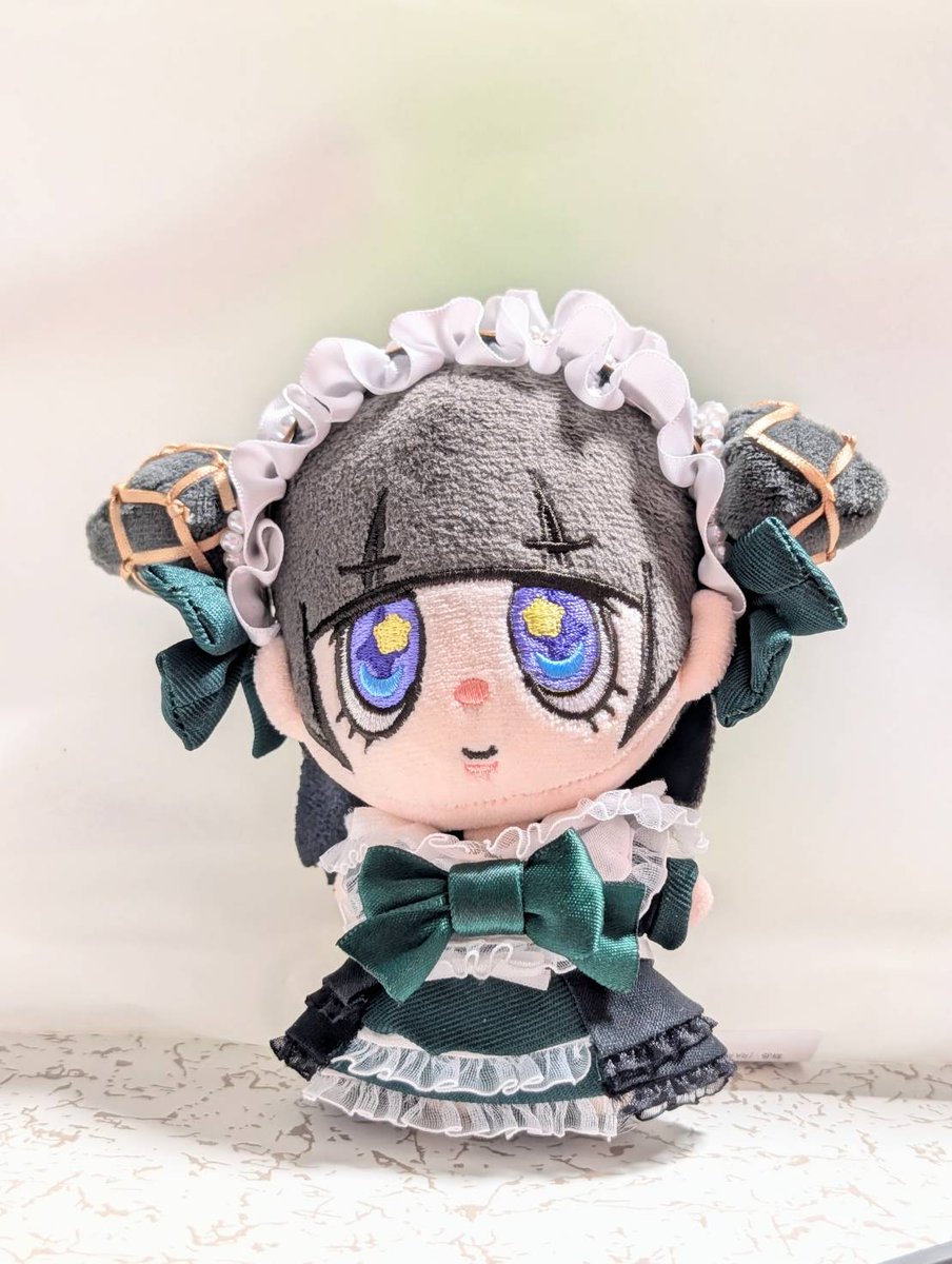 明日はこの子、緑の魔女ぬいたるを連れて🐉ライブ行きます💜
