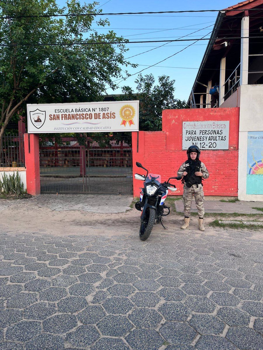 policia_py's tweet image. #𝗘𝘀𝗰𝘂𝗲𝗹𝗮𝗦𝗲𝗴𝘂𝗿𝗮 | Cobertura de seguridad y regulación de tránsito en el marco de protección en áreas de Centros Educativos durante entrada de alumnos en Ñeembucú.
@MDI_Paraguay