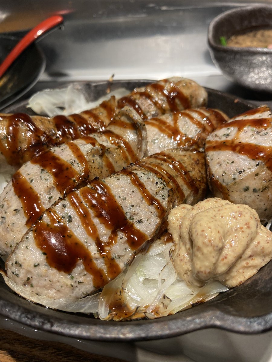 kanpaikiyanon's tweet photo. 【川崎/魚もつ】
え？立ち飲み席ドリンクが半額？！🍻
更にお通しのニラレバは美味しすぎるのに食べ放題！こんなの行くしかない✨
しかも生牡蠣まで入った盛り合わせもコスパ良すぎなのよ🥺
個人的に生ソーセージは必須🤤
店員さんも楽しい雰囲気で深夜の3時まで空いてるから2軒目にも🍻

#川崎居酒屋 https://t.co/Pnt01zPMRL