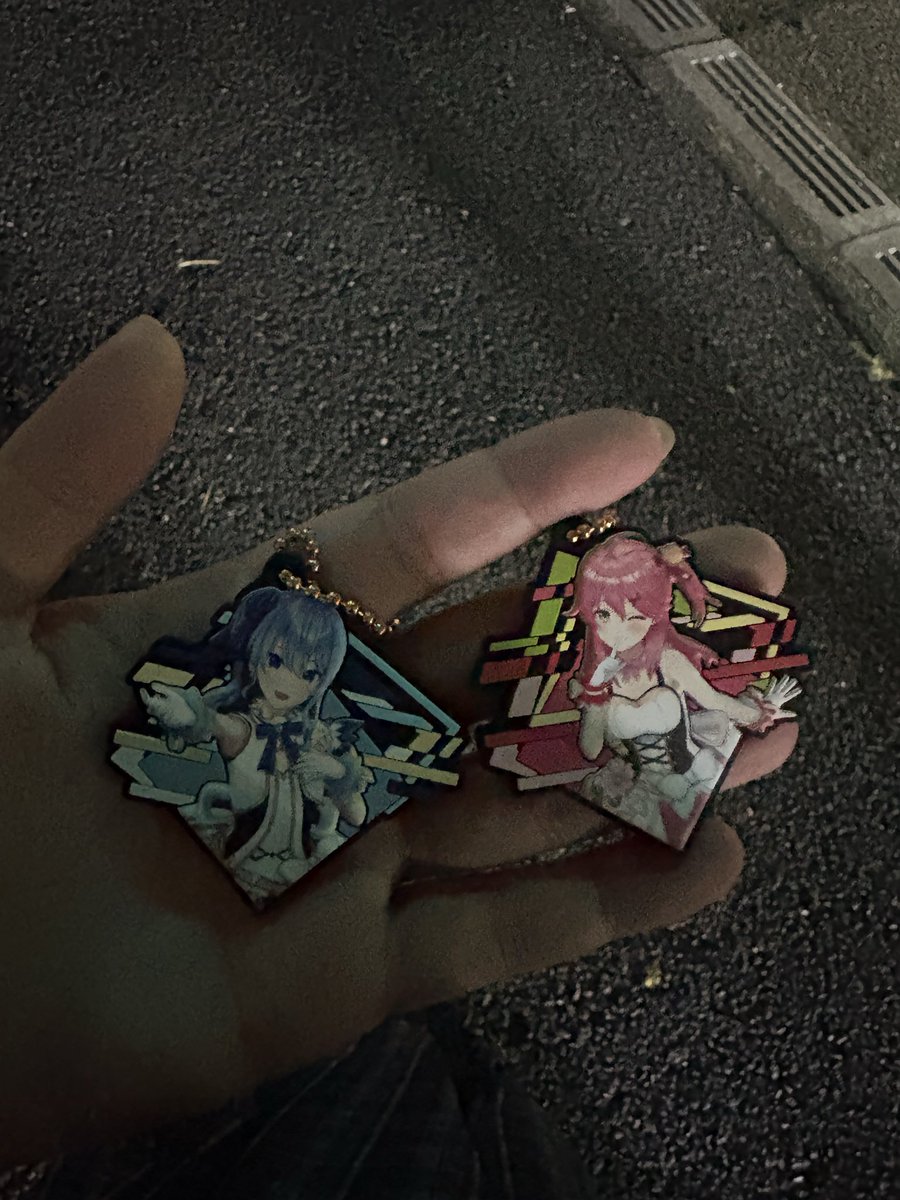 コンビニに売ってて2個買ったら…笑
凄くないですか🥹笑
🍃と🌽と交換探すか迷う