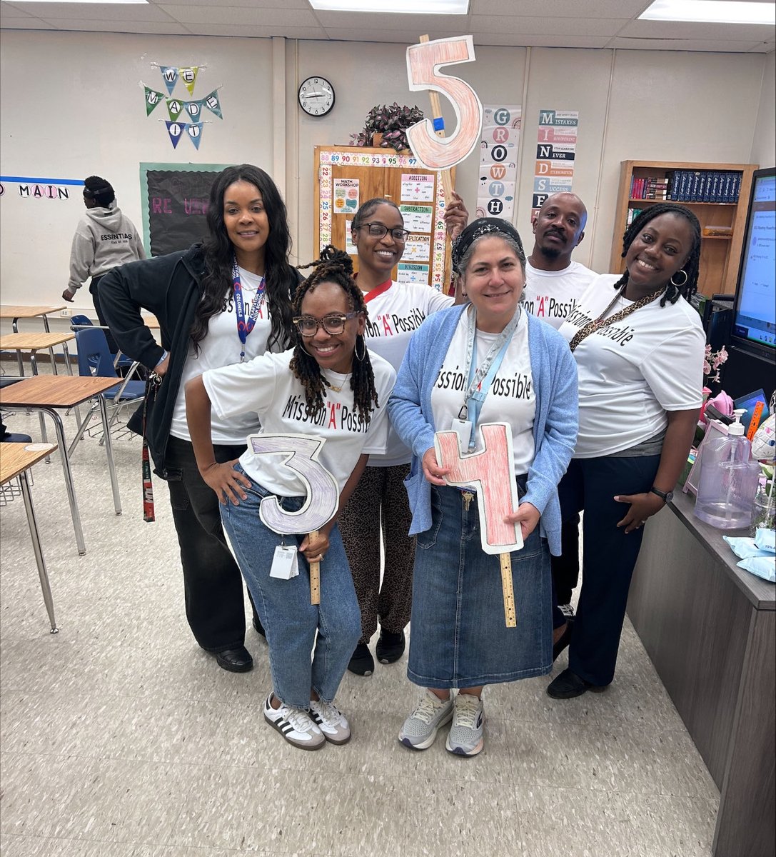 PHS_Colonels's tweet image. Thank you, Colonel family, for joining us in our mission to make Plantation High an “A” School! Here are some moments from today—let’s keep the momentum going into Quarter 2 and continue our journey all the way to the A! #MissionAPossible