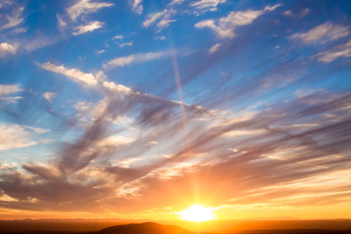 LindaClassical's tweet photo. A clarinet trio welcomes this morning's (Oct. 15) sun for Classical Sunrise at 7:17am @WETAClassical. Plus, the opening movement of Beethoven's masterful Kreutzer violin sonata at 8:01am and Chausson's piece for piano, violin &amp; string quartet at 8:28am.   You're always invited. https://t.co/haZU1o01Li