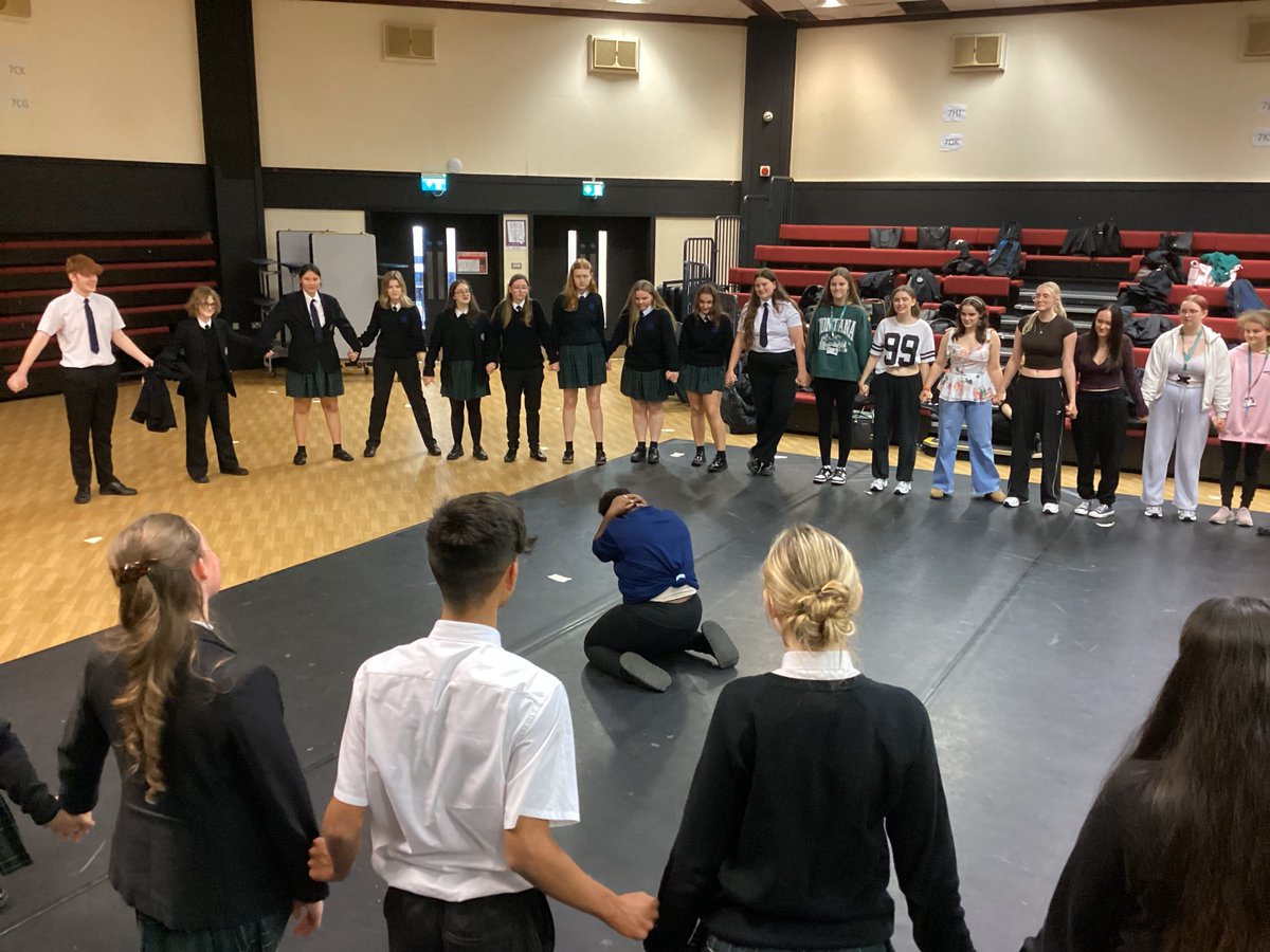 🎭 Our KS4 &amp; KS5 Drama students took part in an amazing workshop with the Liverpool Empire! They honed devising skills and got support with their exam pieces ahead of Y11 &amp; Y13 practicals. 🎭 
#DramaInAction #LiverpoolEmpire