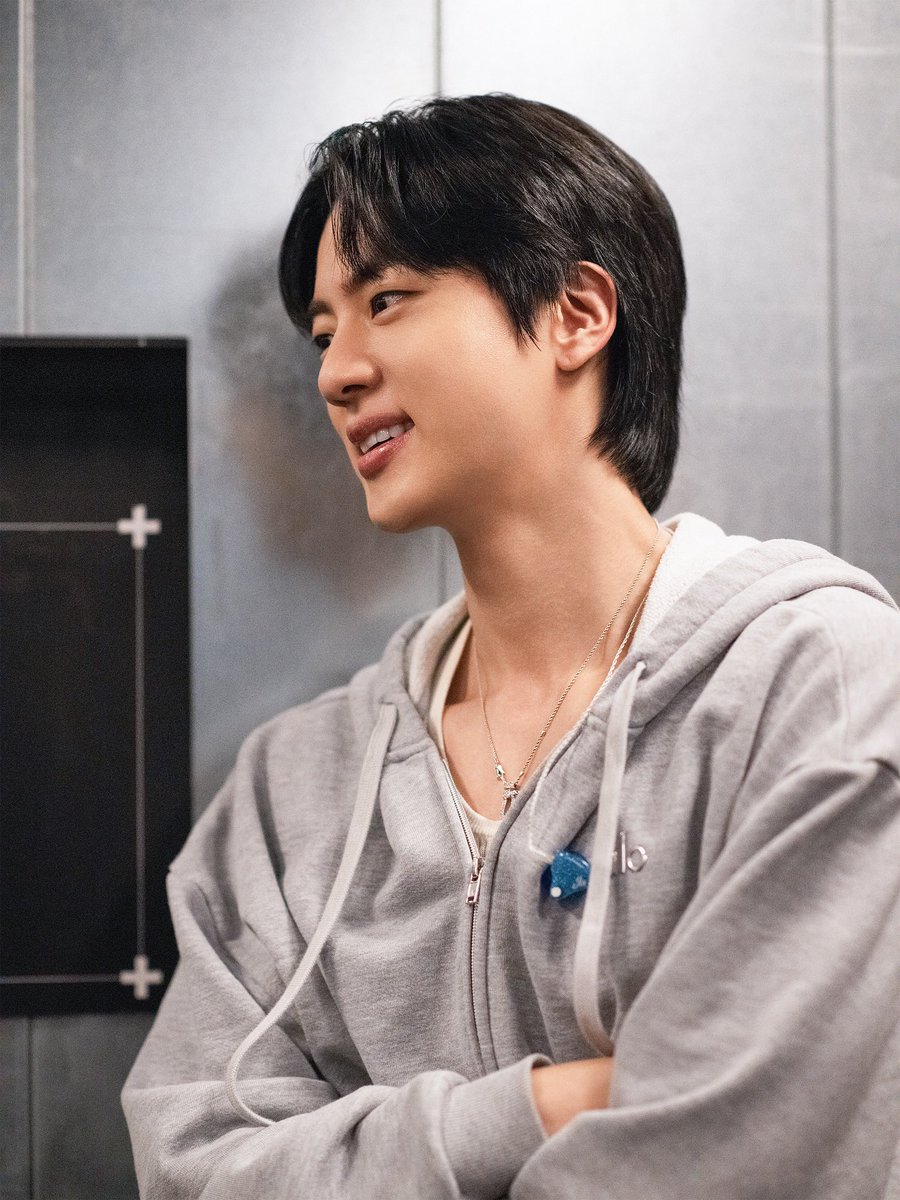 Jinver_7's tweet image. ⁌ ʜʙᴅ ᴊɪɴ ᴍʏ ʟᴏᴠᴇ ⁍ 🎂🐹💜

ขอให้พี่พบเจอแต่สิ่งดี ๆ ใช้ชีวิตอย่างมีความสุข สุขภาพร่างกายแข็งแรง ขอบคุณมาก ๆ ที่เกิดมาให้พวกเราได้รัก ดีใจที่โลกนี้มี คิมซอกจิน ☺️ อยู่มอบความรักและรอยยิ้มให้กับ มบ และอาร์มี่ไปตลอดเลยน้าาา 🫶💐

#JinDay
#HAPPYJINDAY
#HappyBirthdayJin