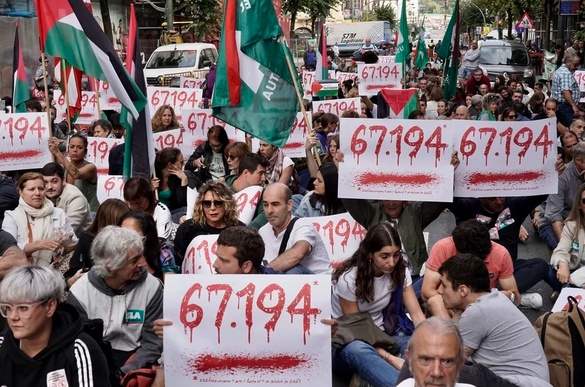 La causa palestina vacía centros de trabajo y abarrota las calles vascas

naiz.eus/es/info/notici…

Movilizaciones masivas se están desarrollando desde las 12.30 en Bilbo, Gasteiz, Iruñea y Donostia