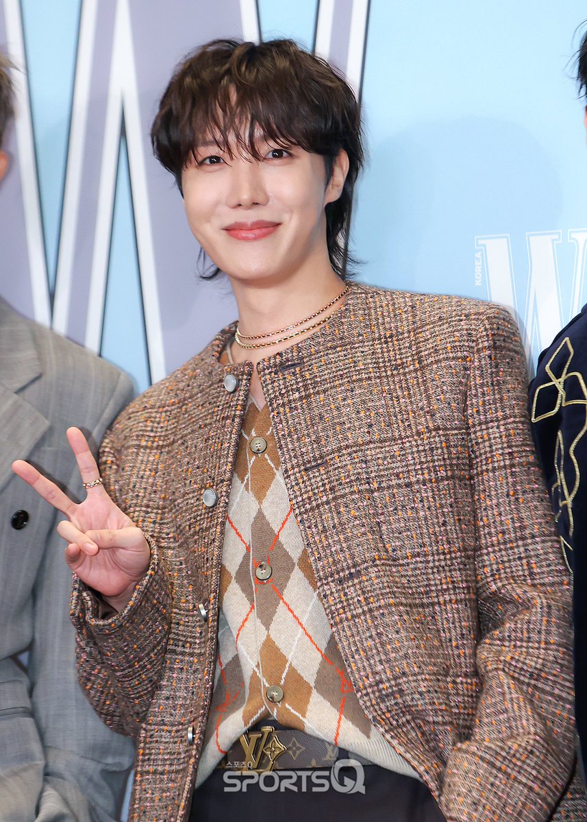 [#포토Q] 251015 ‘제이홉' W Korea ‘LOVE YOUR W’

📌sportsq.co.kr/news/articleVi…

#제이홉 #jhope
#BTS
#LoveYourW #LoveYourW2025