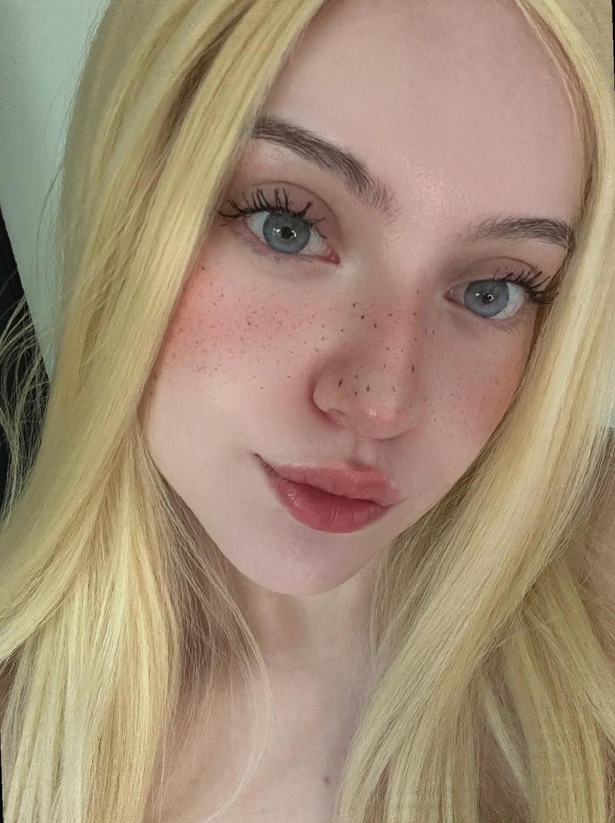 Molly Clark 🍒 tweet media