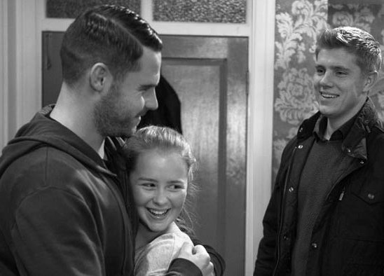 Mili_Mo74's tweet image. Aaron didn´t get much sleep obs,
the whole flat is tidy this morning 
😳
Oh Aaron, don´t pretend you´re fine 😢
it wasn´t just John who kept you awake,
Liv&apos;s anniversary is so hard for you too 💔
#emmerdale #robron #roblivion