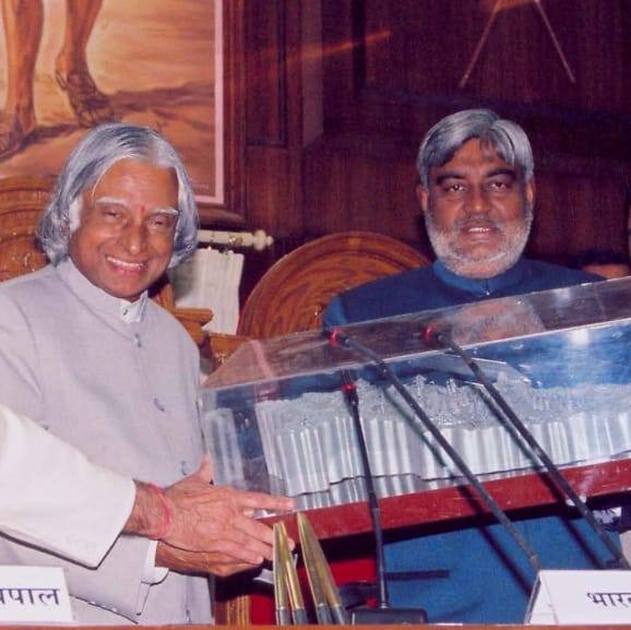 करोड़ों भारतीय युवाओं के प्रेरणापुंज, पूर्व राष्ट्रपति, भारत रत्न आदरणीय ए.पी.जे. अब्दुल कलाम जी को उनकी जयंती पर सादर नमन....
