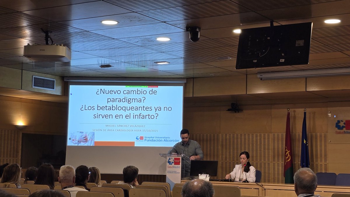 rc_merche's tweet photo. Sesión de Cardiología de #HUFA con @Carol_O_C y y nuestro residente Dr. Miguel Sánchez. Siempre a la última.
@R_Campuzano_R https://t.co/5MzMW50S3w
