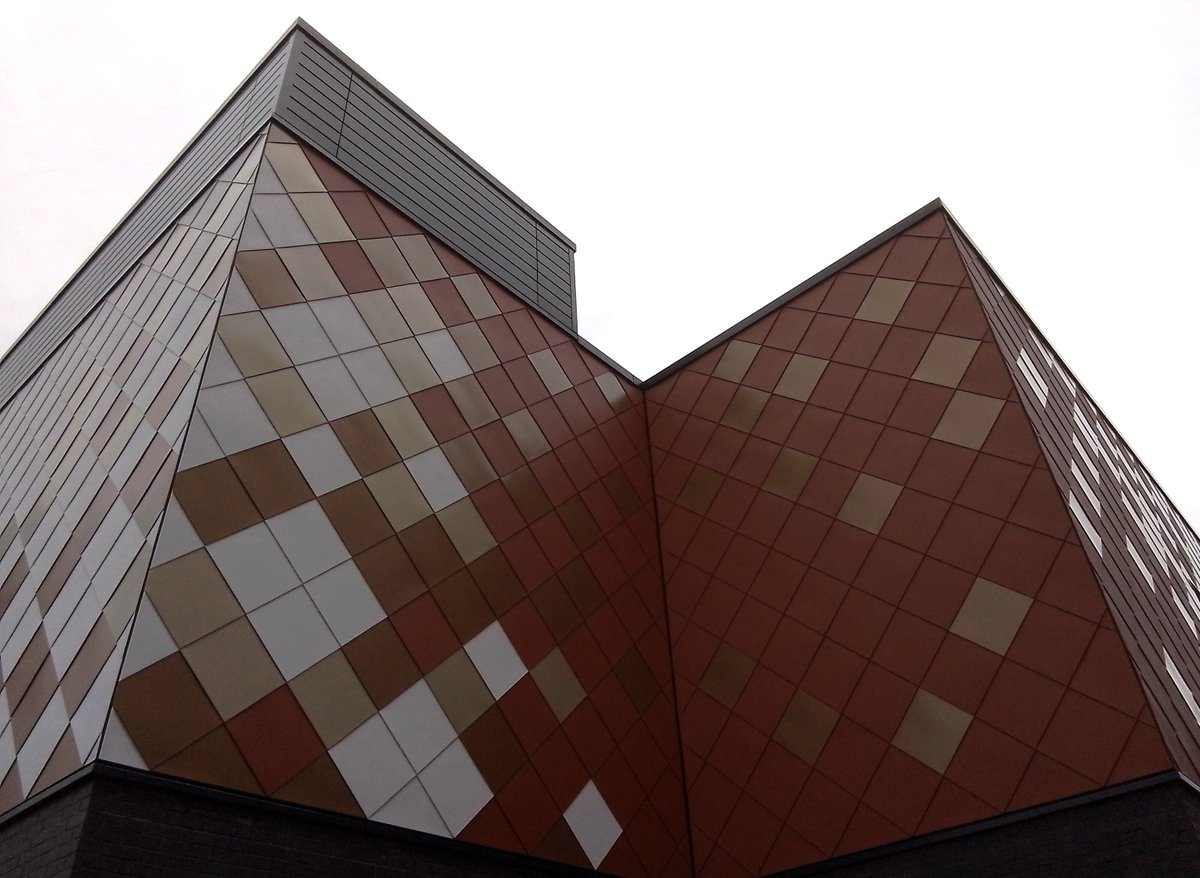 LongworthFacade's tweet photo. We're applying the finishing touches to our roof and facade installation at Greater Manchester Institute of Technology, where we have been working for @Tilburynorth 👷
#constructionuk #facade #rainscreen #cladding #salford #bauder #greencoat https://t.co/XOb8jXaTD3