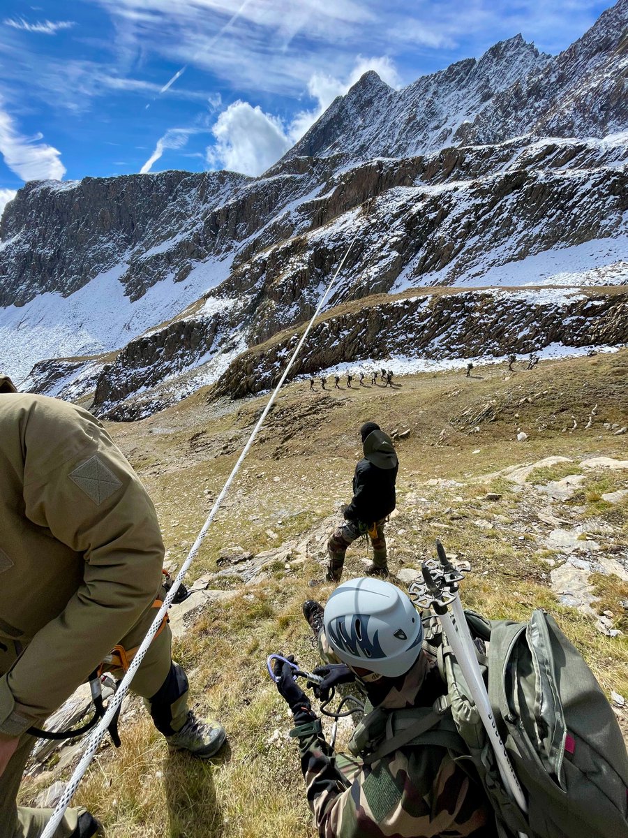 7RMATofficiel's tweet image. 🧗‍♂️ Raid estival du #7RMAT dans le massif du Beaufortain !
📍Départ de Bourg-Saint-Maurice
Objectifs : ✔️ perfectionnement technique ✔️ cohésion et rusticité
Programme : 🥾 déplacements techniques ⛺ bivouacs 🪢 tyrolienne de 106m ⛰️ franchissement du Passeur de Pralognan (2562m)
