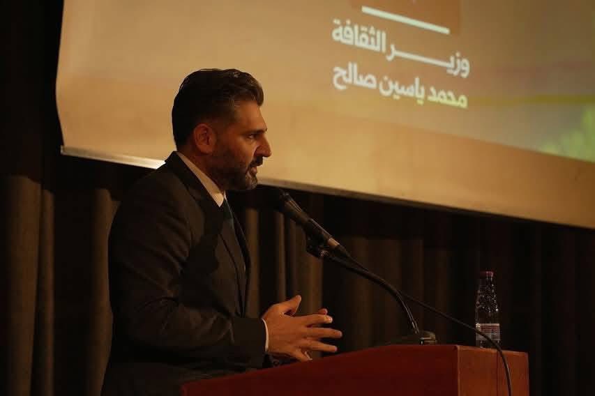 انطلقت فعاليات ملتقى الحكاية السورية في المكتبة الوطنية بدمشق، حيث استُهلّ الافتتاح بتلاوة عطرة من القرآن الكريم، تلتها كلمة مدير المكتبة الوطنية، ثم كلمة معالي وزير الثقافة، واختُتم الفقرة الأولى من الملتقى بعرض فيلم قصير تناول الحكاية السورية وعمقها الإنساني والثقافي.