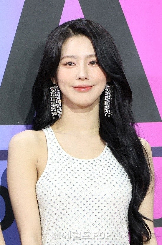 KIDLEstreaming's tweet photo. [단독]아이들 미연, 솔로로 돌아온다‥11월 컴백 확정

🔗:https://t.co/uC6xDoI6xC
#미연 #MIYEON #idle #아이들 https://t.co/INtS7qZFWy