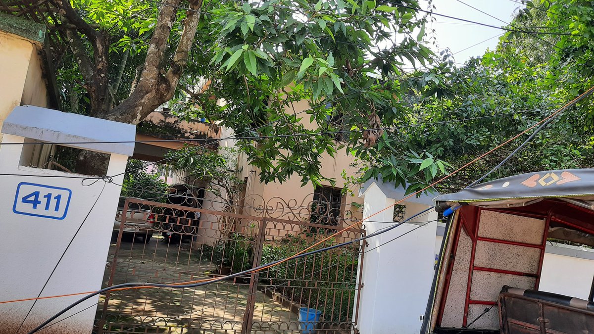 being_tanayaM's tweet photo. Staff from the tpcodl were conducting some maintenance work at sahidnagar on 14th October. While doing their regular task, they left other cable wires dangling in front of the gate of plot no-411. Now, on calling them, they say those wires do not belong to them. Please help. https://t.co/krIQlMSl8u