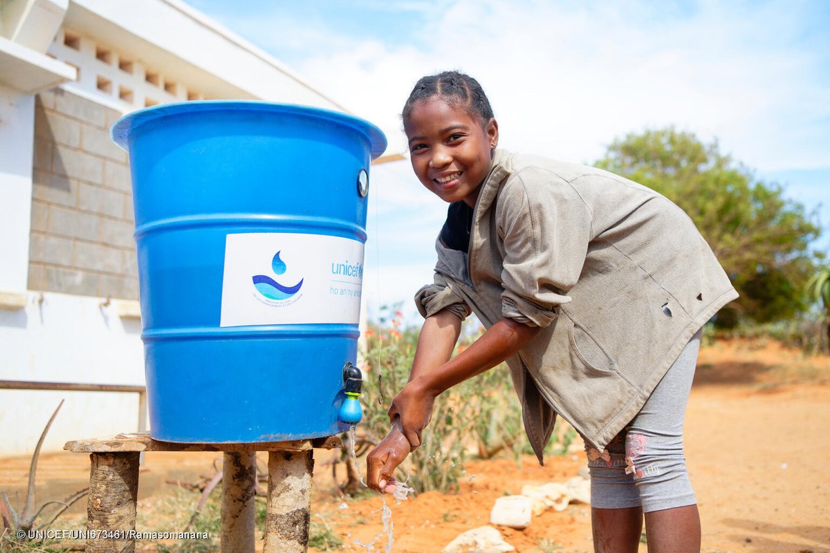 UNICEFAfrica's tweet photo. A little soap and water = huge impact.
With cholera affecting thousands of children across Eastern and Southern Africa, the solution could be right at our fingertips.
This #HandWashingDay, we’re calling for for more investment in water & sanitation infrastructure, #ForEveryChild https://t.co/B9RrUISa2G