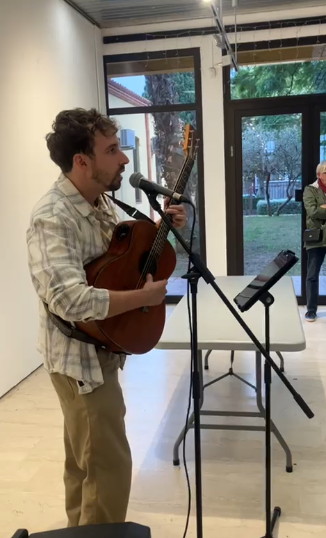 Quarta etapa de la #Columna27: de Cotlliure a Banyuls, malgrat la pluja. La columna de dignitat avança traçant el fil roig de la llibertat. Autoritats i la veu emocionada de Julien Leone esperaven. 👉 Vine a caminar amb nosaltres. La memòria no s’atura. #27dOctubre #FemCamí