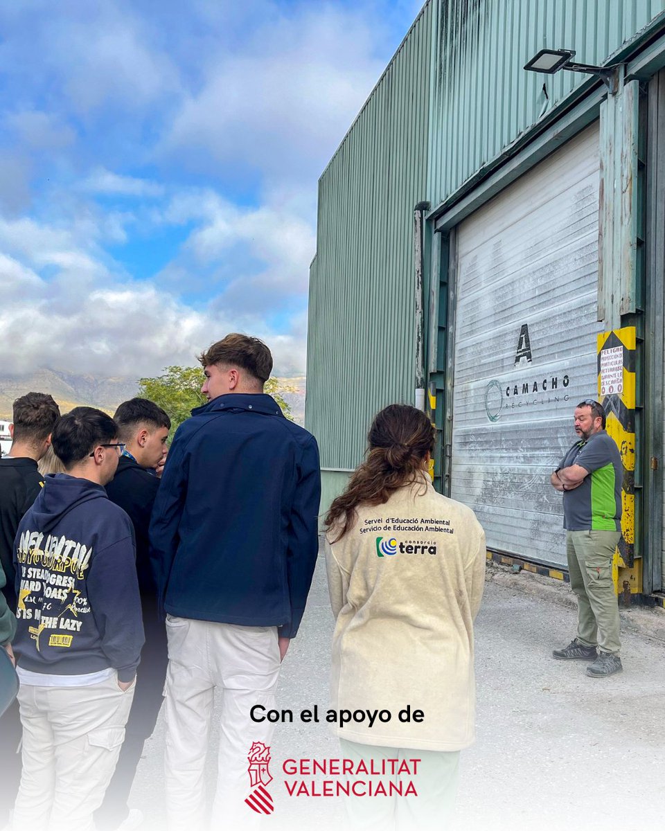 Consorcio TERRA - Área de Gestión A2 (@rsu7a2) on Twitter photo El Consorcio Terra ha iniciado su programa de visitas con una jornada en @camachorecycling , una de las empresas referentes en el reciclaje de vidrio. 🌍
Durante la actividad, los participantes pudieron conocer de primera mano cómo se transforma el vidrio
recogido selectivamente. El Consorcio Terra ha iniciado su programa de visitas con una jornada en @camachorecycling , una de las empresas referentes en el reciclaje de vidrio. 🌍
Durante la actividad, los participantes pudieron conocer de primera mano cómo se transforma el vidrio
recogido selectivamente.