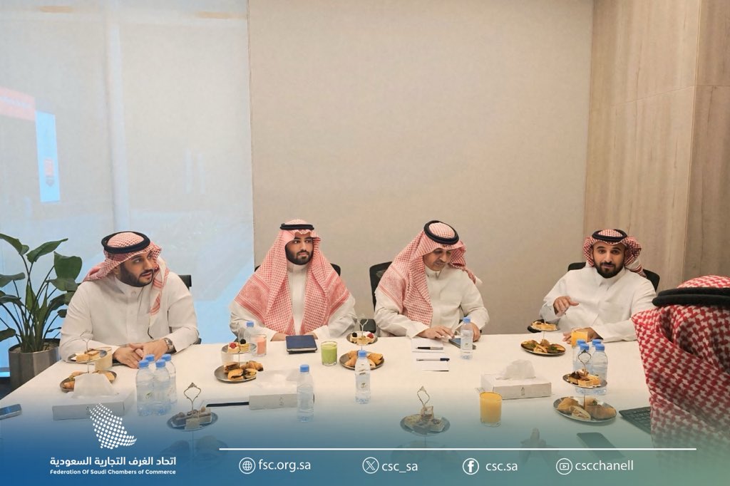 فريق الأراضي الصناعية باللجنة الوطنية الصناعية برئاسة أ.عمر الخراشي
يلتقي ممثل الهيئة السعودية للمدن الصناعية ومناطق التقنية  “مدن” أ.فواز الغامدي، 
لمناقشة ومتابعة التحديات الصناعية و الحلول المقترحة لمعالجتها
#اتحاد_الغرف_السعودية