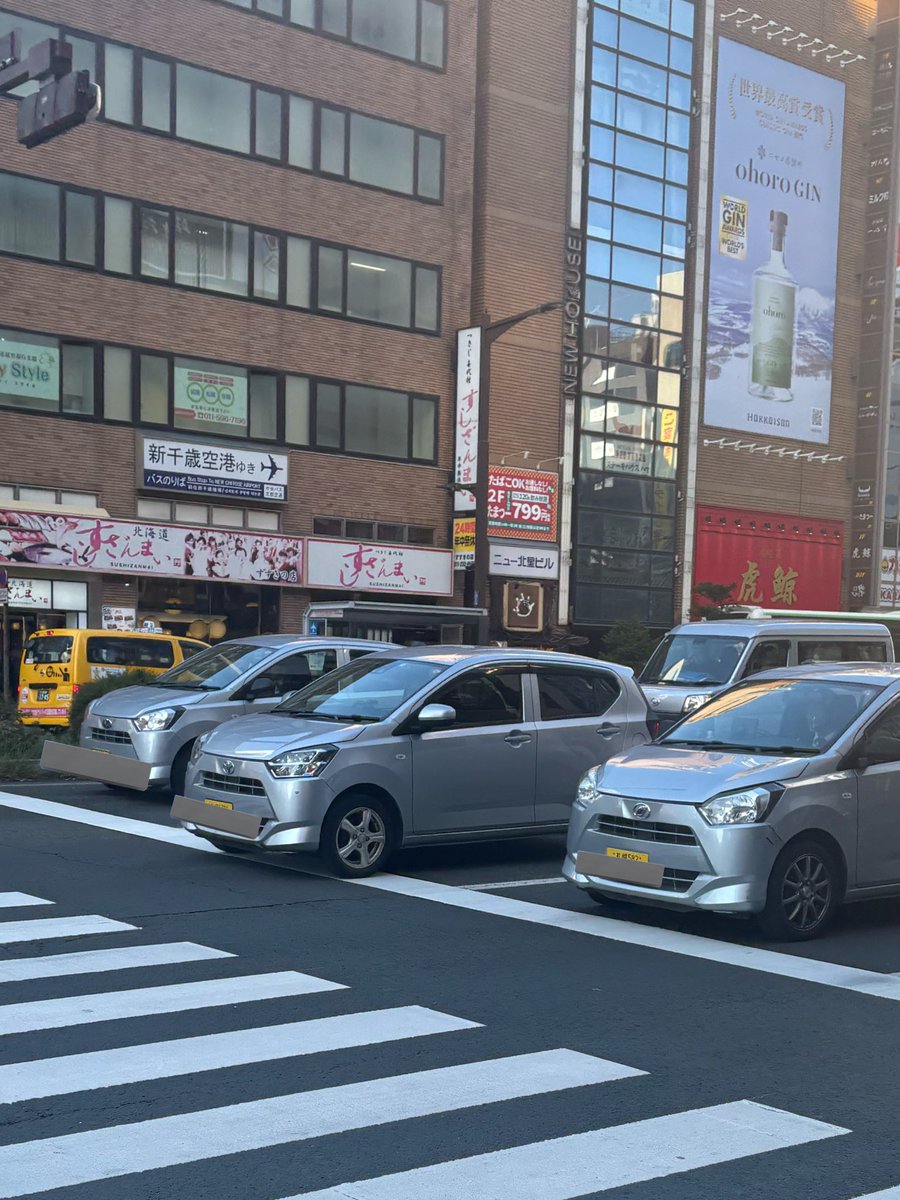 プレオ、ピクシス、ミライースならんでてくさ。