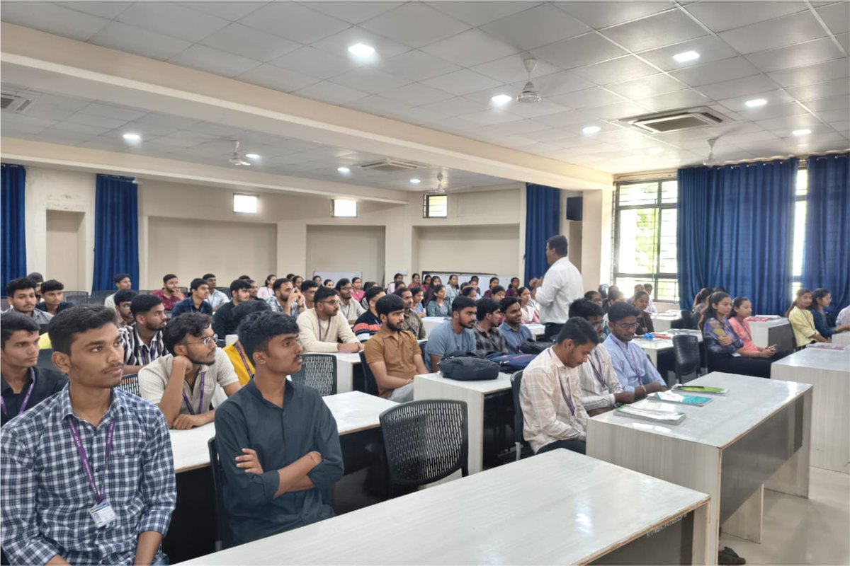 ritindia1983's tweet image. 💻 Expert Session on “Database Security & Crash Recovery”
Organized by Dept. of CSE, RIT under IIC on 6th Oct 2025 for TY CSE (MDM-III) students.
🎙️ Mr. Krunal Pawar, Asst. Prof., MIT Pune, shared insights on DB security, crash recovery & fault-tolerant design.
#RIT #CSE