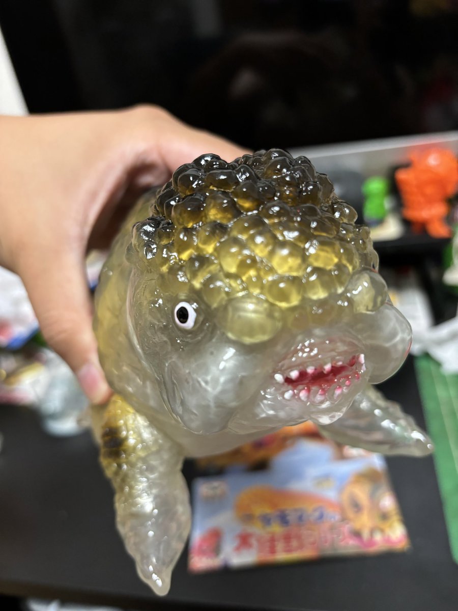 Vesper_77's tweet photo. スーフェス戦利品

キンギョウザウルス2個目ゲット！これoneoffだって😍😍😍またゴルゴンゾーラ欲しいなー

#ヤモマーク 
#スーパーフェスティバル 
#ソフビ
#ブラックピジョン https://t.co/3SWTZiDSa6