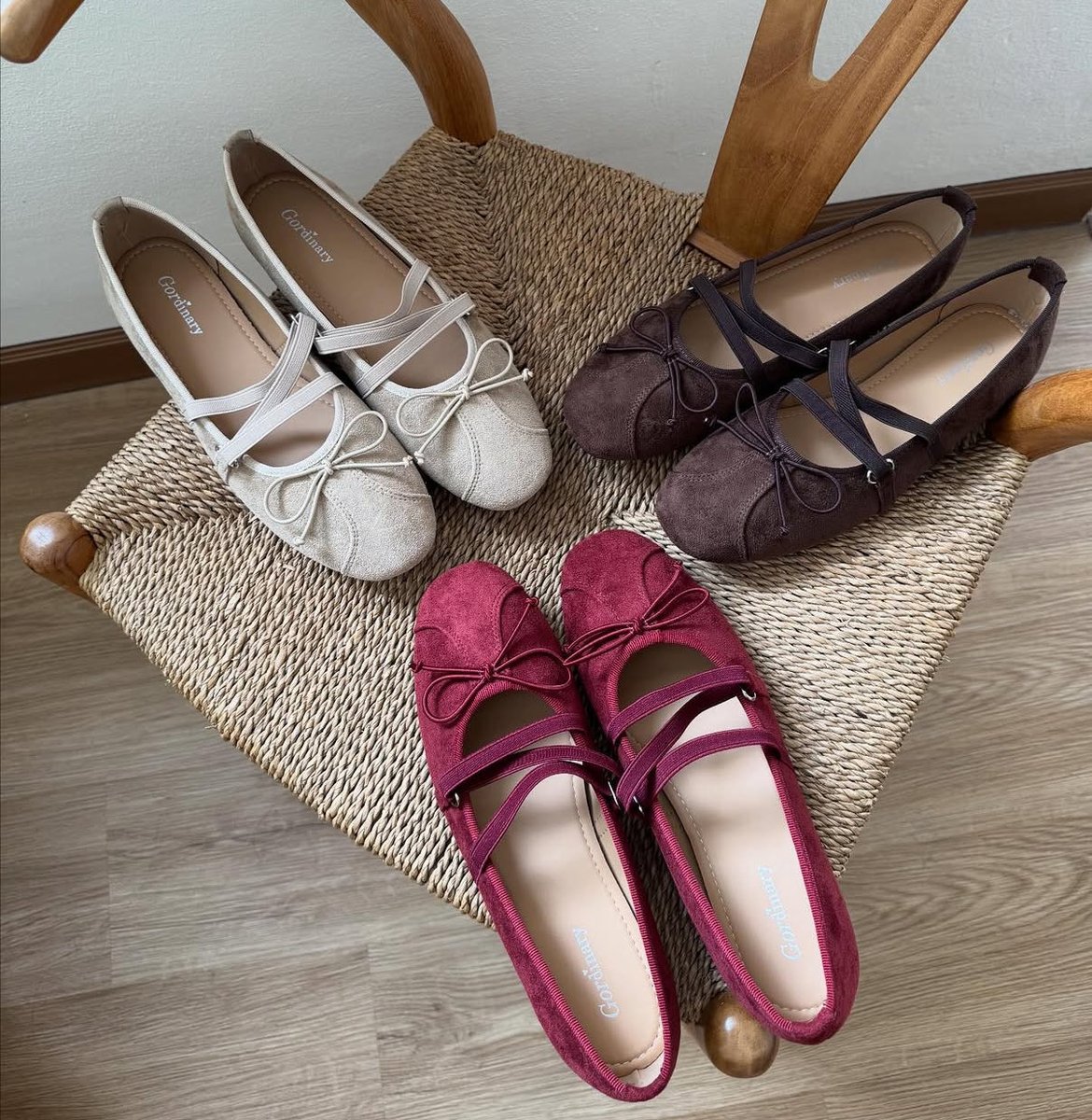 น้อง abbey รุ่นที่ฮอตมากๆตอนนี้ออกสีน้ำตาลอีกเฉดมาด้วย ;-; เป็น medium brown จะอ่อนกว่าสีเดิมแต่ยังเป็นเฉดที่ใส่แล้วขับผิวทั้งคู่ เลือกยากกว่าเดิมไปอีก 555555 🥹