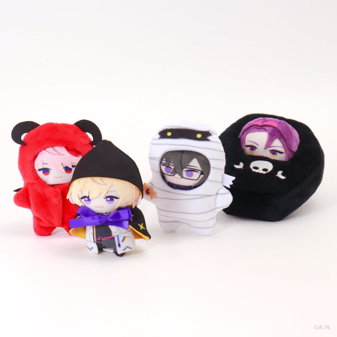 【#にじぱぺっと カスタマイズシリーズ #にじぬいグッズ 登場！】

／
　ハロウィン気分を盛り上げる
　「2434 Halloween Box」が新登場 🎃
＼

10/17(金)18:00 より販売開始です！

#VOLTACTION に にじぱぺっと用の
お洋服を着てもらいました⚰️🕸️

販売ページはこちら▼
shop.nijisanji.jp/TAG_703