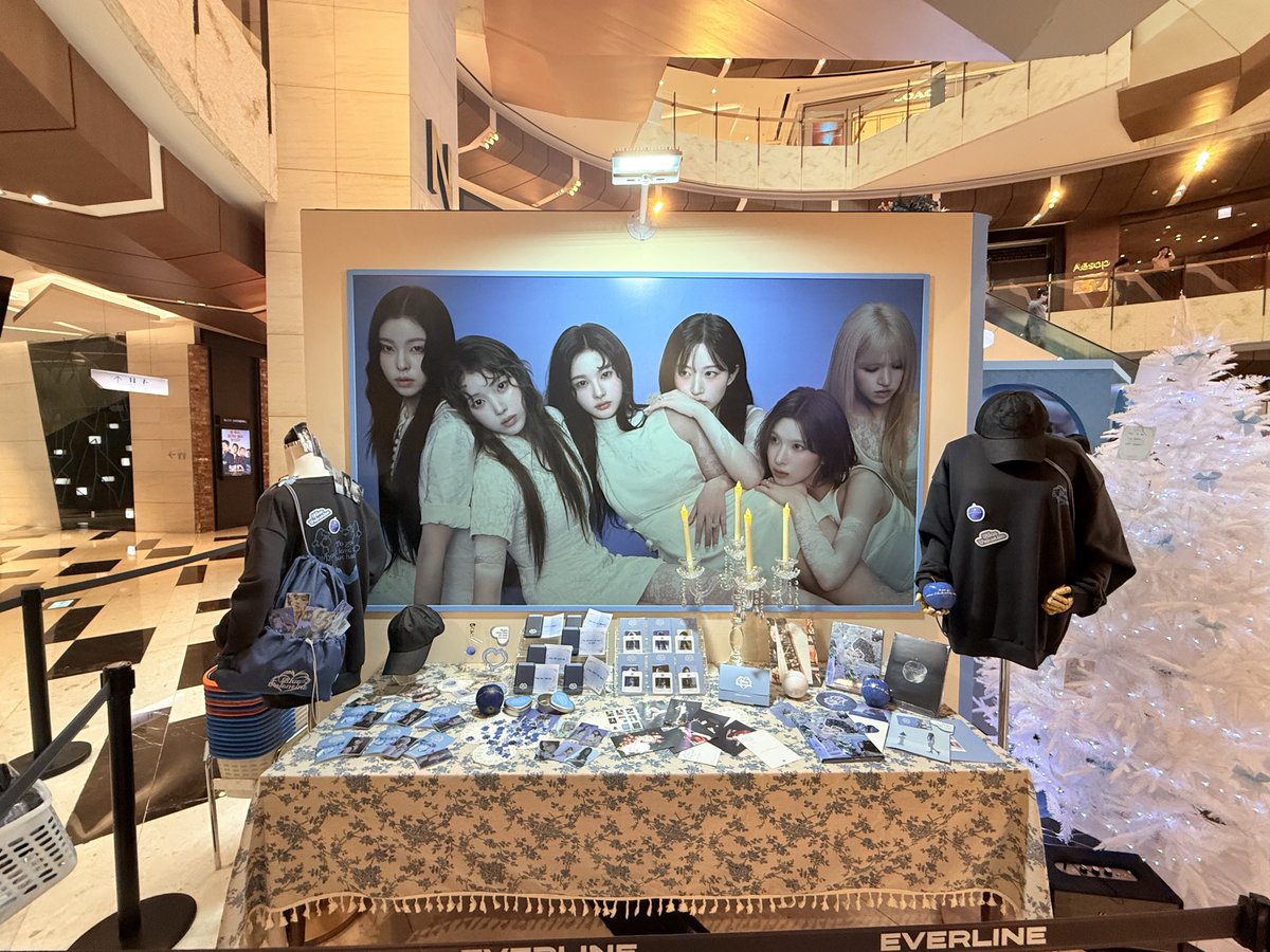 NMIXX 1st Full Album Pop-up Store

#NMIXX #엔믹스
#BlueValentine
 #NMIXX_BlueValentine
#NMIXX_BlueValentine_inside_the_heart_POP_UP
#EVERLINE 
#에버라인