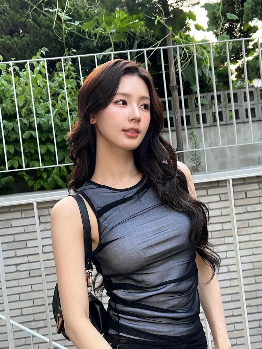According to HeraldPOP’s coverage, Miyeon’s comeback for the month of November has been reconfirmed.