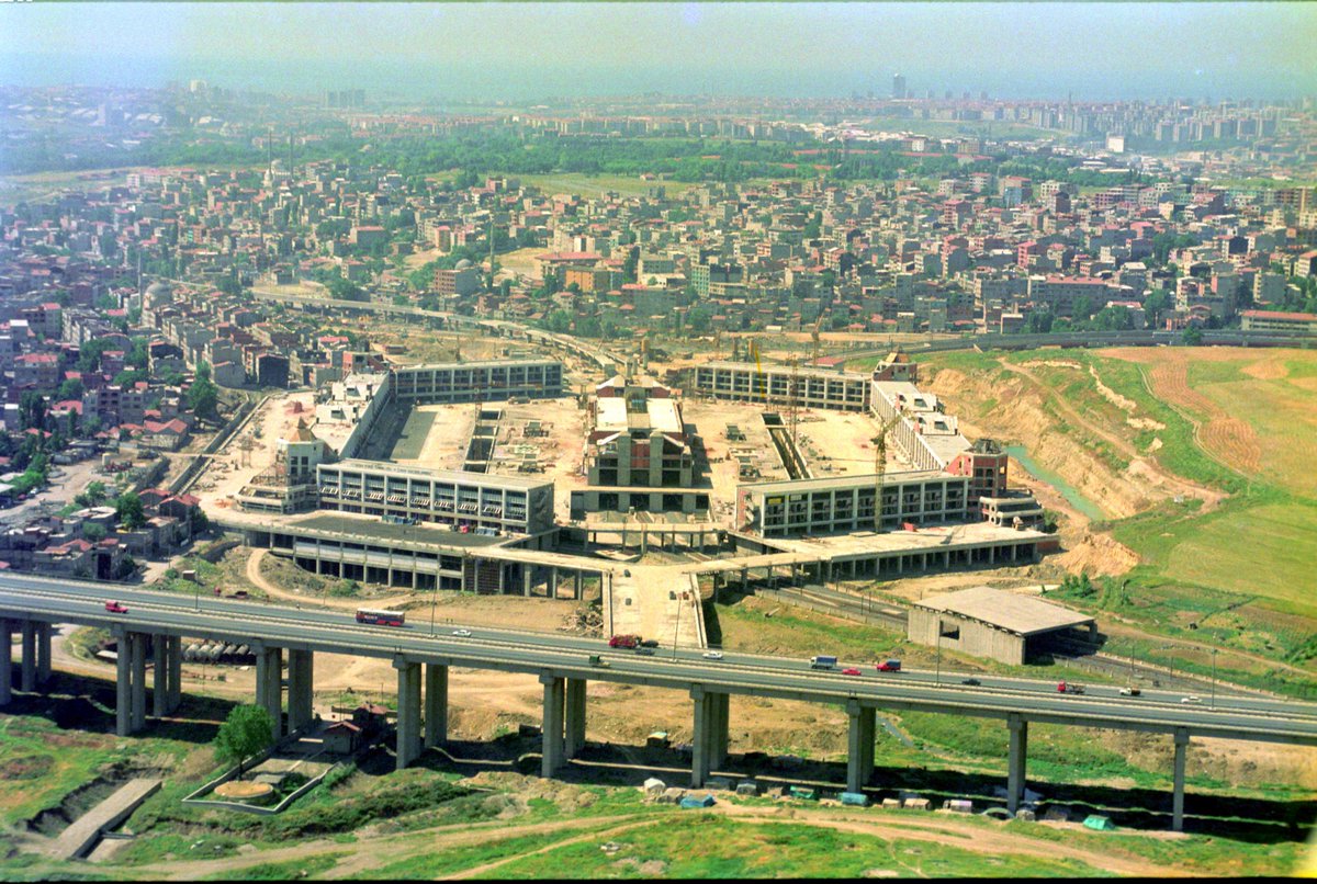 Esenler Otogarı inşa ediliyor.
📅1993
