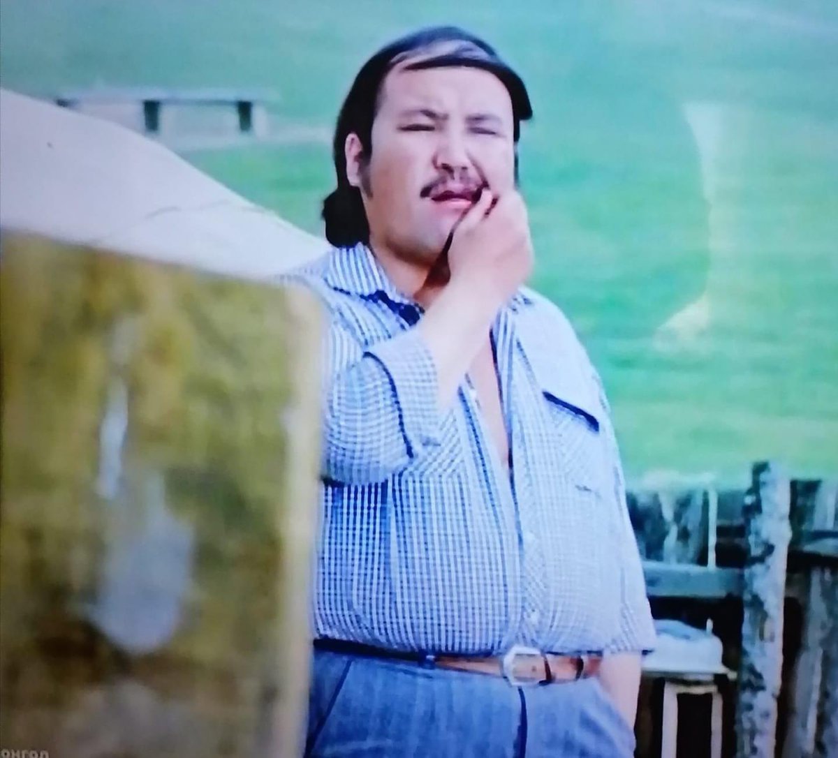 Үнэтэй хоол идэж үзлээ. Гулиртай шөлд ч, цонх нь том япон гоймонгийн газар ч сууж үзлээ. 
Эцэст нь бантан уунгаа шилэн хоргон дахь загасны аквариум шиг теньгүй пруссээ унаад л сэтгэл баясав. Шунах зүйл алга. Хүсвэл үнэтэй бүгдийг  идэж чадна, гэхдээ ханасан бололтой.🫣🤪😂