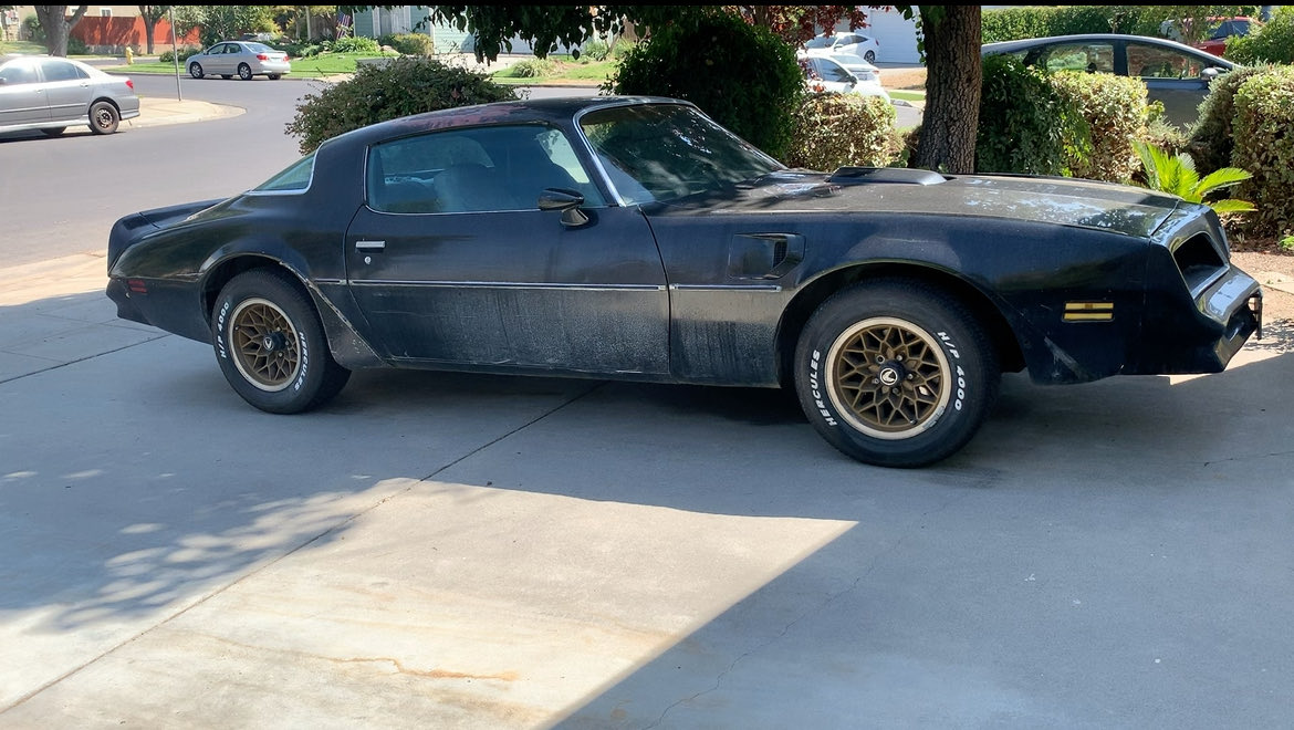 MarkMacPherso20's tweet image. Sold my 1978 Trans Am. It leaves tomorrow, heading to Nebraska. It’s going to a better place where it will be restored and given the attention and care it deserves, the company specializes in restoring Trans Ams. It was featured in Hot Rod Horror back in 2005. #transam #filmcar